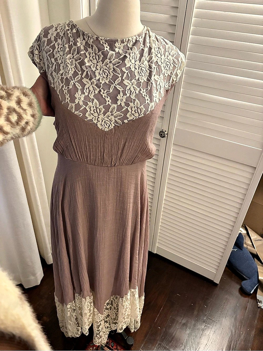 Mia Joy  Lace Yoke Midi Dress in Pink & White Size XL Like New